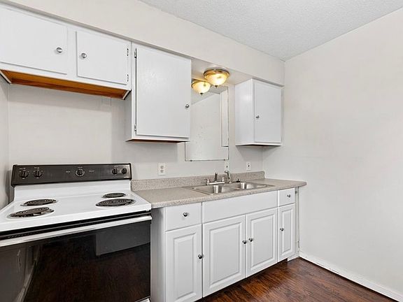 3rd image of 2045-2047 SW 20th St SW #2045