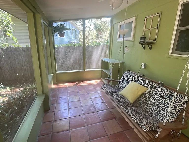 1158 Hawthorne Ave — Photo 12