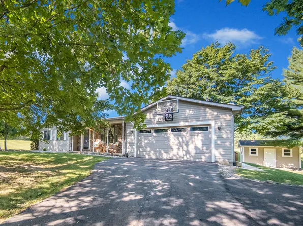 9762 York Woods Dr, Saline, MI 48176