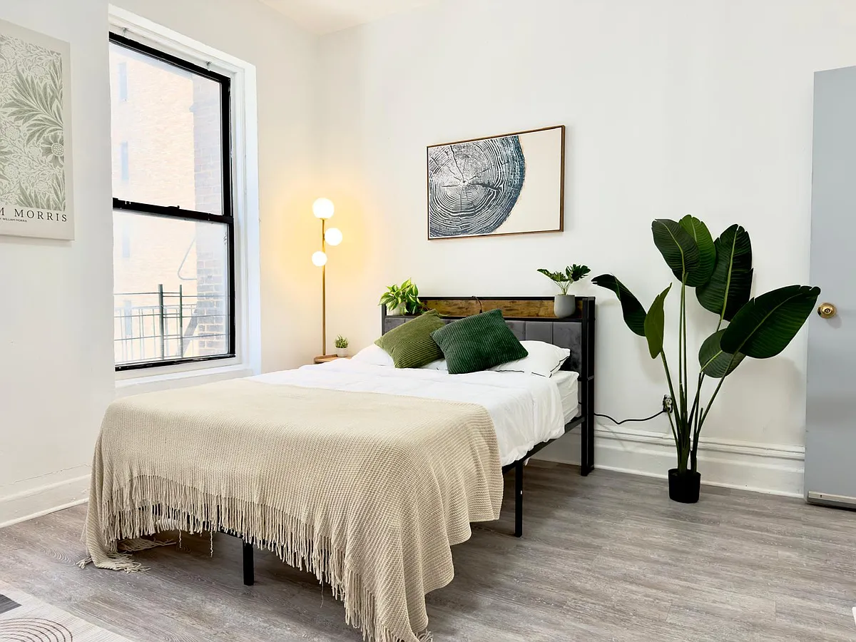 Building Photo - 207 W 85th St #414