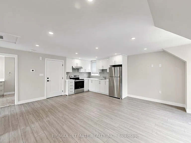 10 Warbeck Pl #UPPER — Photo 3