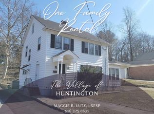 10 Oakwood Rd, Huntington, NY 11743