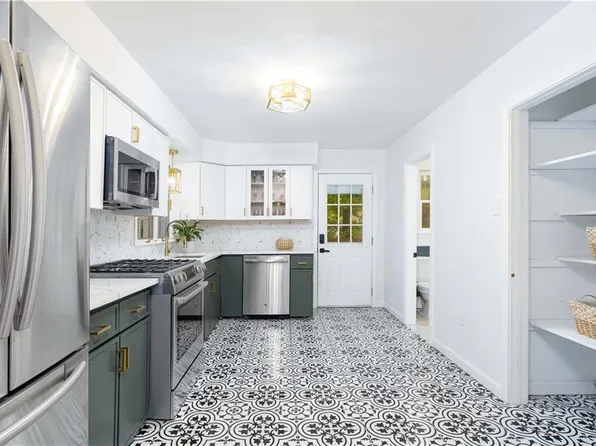 20 Barker Ave, Warren, RI 02885