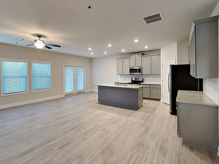 115 Wayne Ln — Photo 3