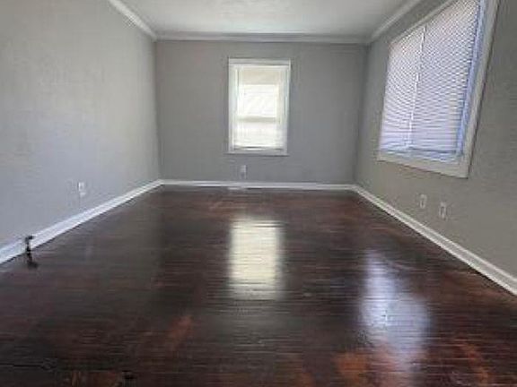 2nd image of 1134 N Green St