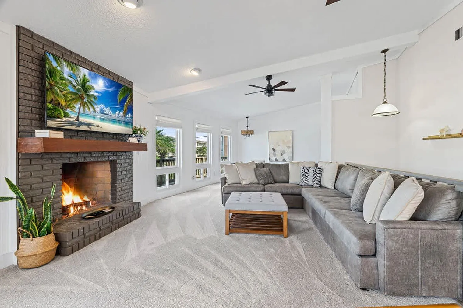 3 bed, 2.0 bath, 2378 sqft, $7,478 — Photo 2