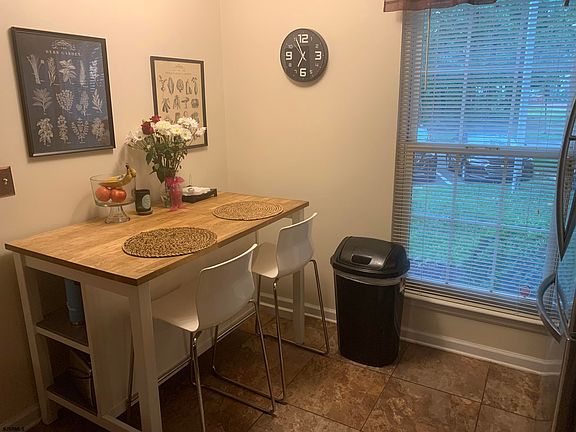 4th image of 42 Seneca Dr #42