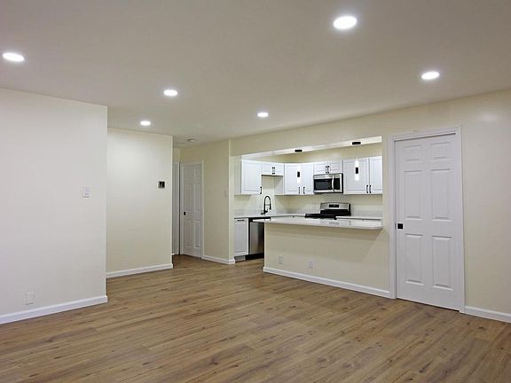 4th image of 810 Quince Orchard Blvd APT 101