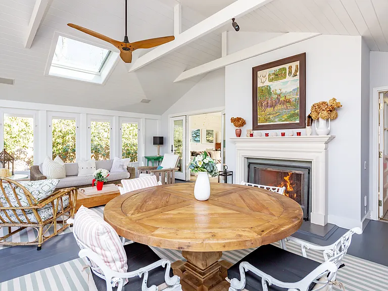 1137 Springs Fireplace Rd — Photo 4