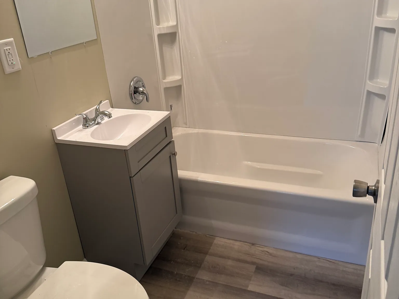 2 bed, 1000 sqft, $2,000 — Photo 4