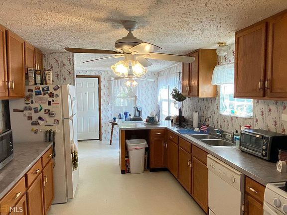 3rd image of 247-247 Lakeshore Dr #A