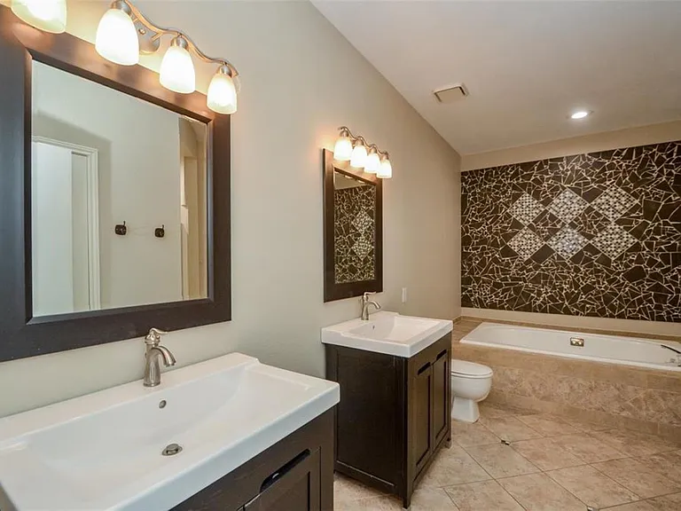 8075 El Mundo St #8075 — Photo 14