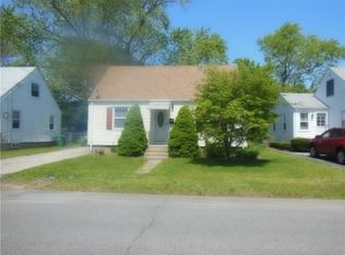 33 Greylawn Ave, Warwick, RI 02889