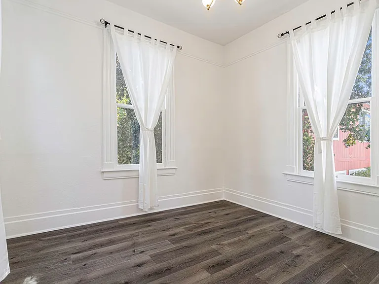 2108 San Antonio Ave #6 - Studio | 1 Bath | Upper Unit | In Home Washer And Dryer — Photo 7