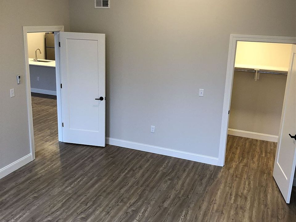 Apt. 301 IMG_3