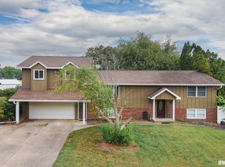 207 Heritage Ct, Delavan, IL 61734