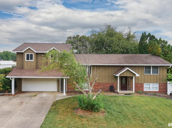 207 Heritage Ct, Delavan, IL 61734
