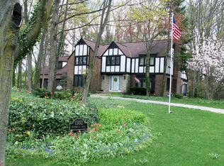 1302 Peninsula Dr, Traverse City, MI