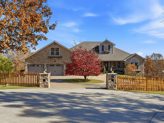 5th image of 1734 Yoachum Drive