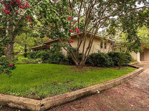 4th image of 925 Crestwood Dr