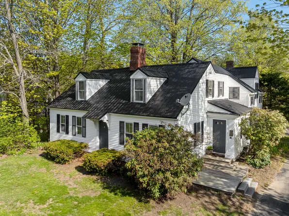 15 Winter Street, Topsham, ME 04086