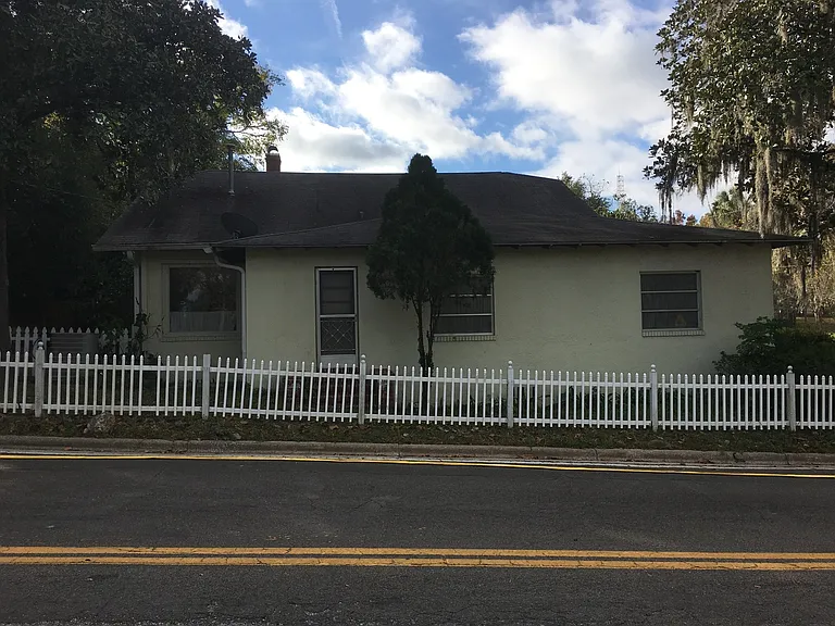 241 NE Tuscawilla Ave — Photo 16