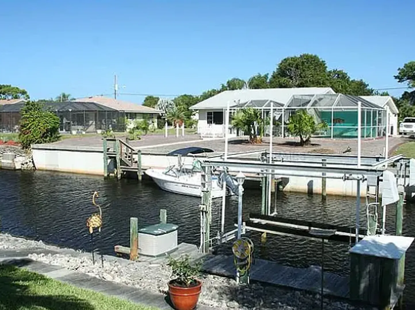 2BR/2BA Englewood Waterfront Home with Private Dock, Boat Lift & 2-Car Garage $2,300/mo — Photo 3