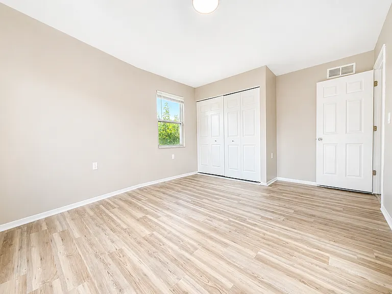 27056 Lawnwood St — Photo 15