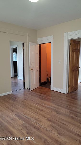 3rd image of 60 Waldorf Place