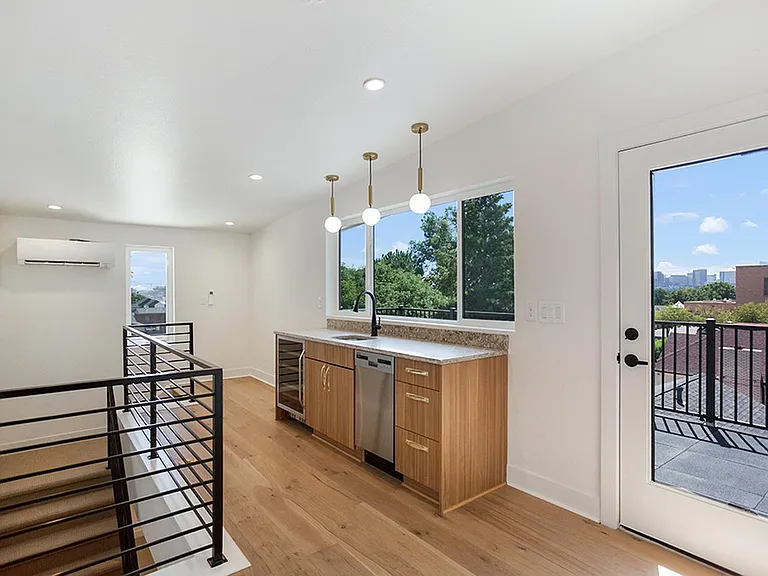 4225 Mariposa St — Photo 16