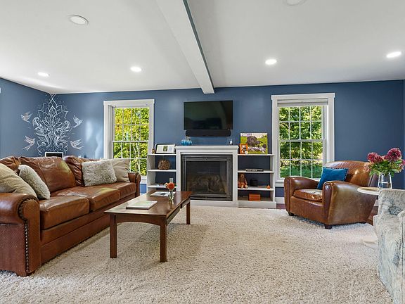 Living room w/ fireplace