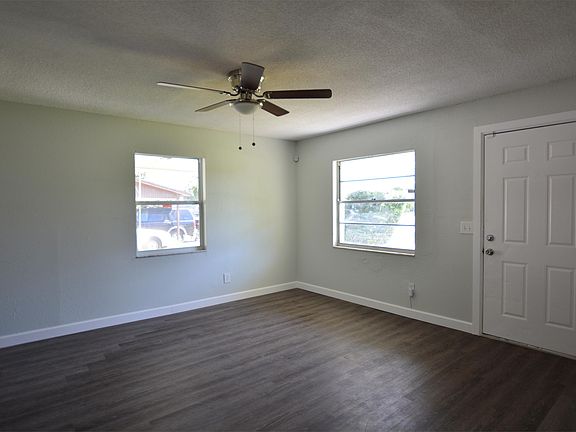 2nd image of 2962 Warfield Dr