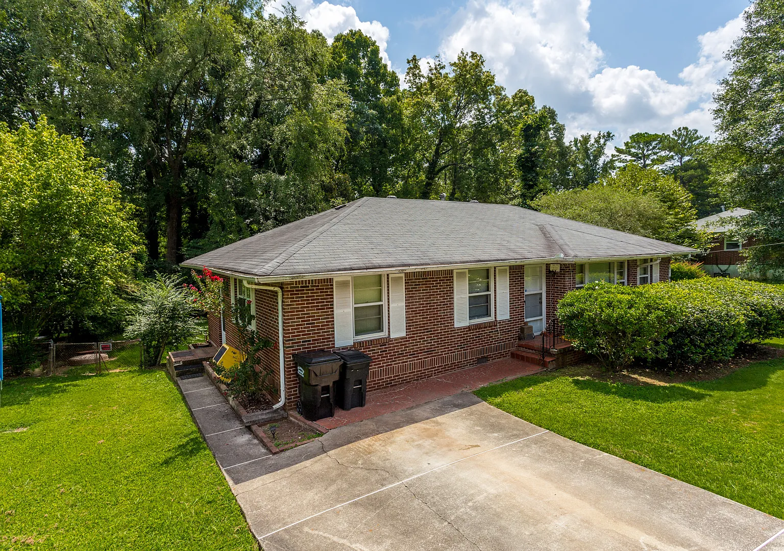1394 Oakview Cir — Photo 3