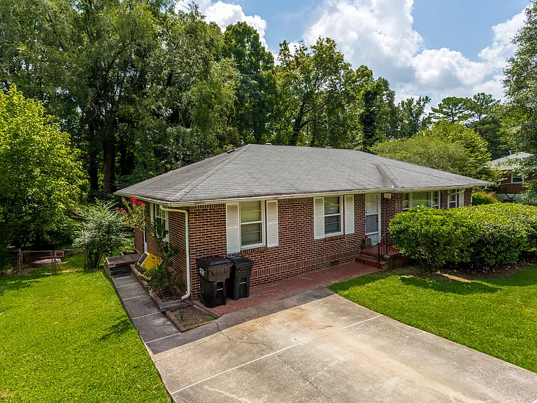1394 Oakview Cir — Photo 3