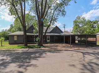 110 S 4th St, Stilwell, OK 74960