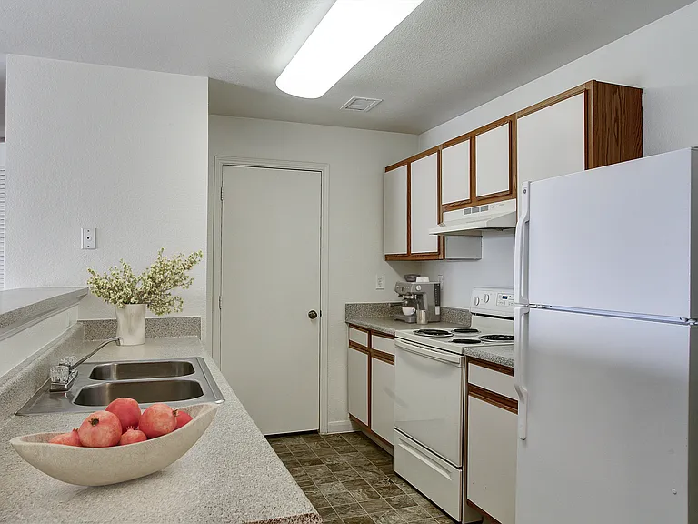 Sterling Park Apartments — Photo 24