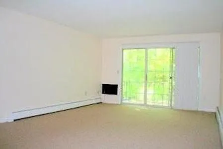 385-435 Oaklawn Ave #40 — Photo 8