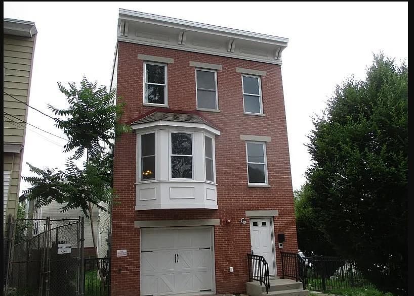 1st image of 19-23 Victoria Ave #2