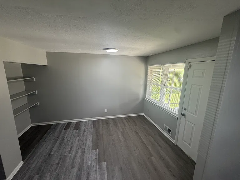 3413 Chauncey Ave — Photo 6