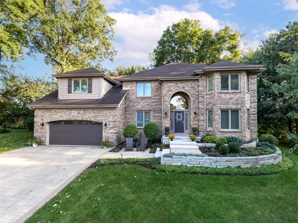 2421 River Woods Dr, Naperville, IL 60565