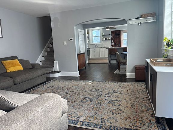 3rd image of 403 W 11th Ave