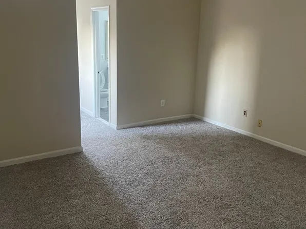 913 S Ode St Room B, Arlington, VA 22204