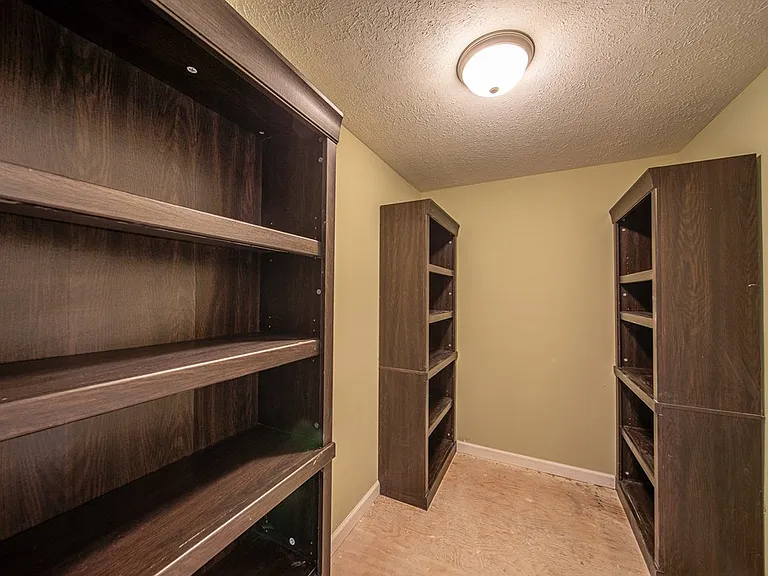 70 Shephard Dr — Photo 12