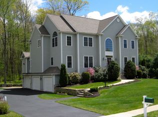 442 Samuel Dr, Whitinsville, MA 01588