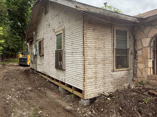 821 Ross St, Kerrville, TX 78028