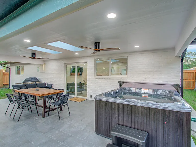 16906 Barcelona Dr — Photo 25