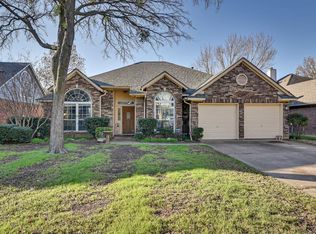 2206 S Branch Dr, Arlington, TX 76001