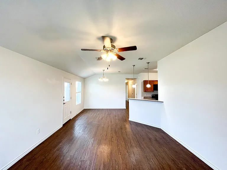 1509 Justin Loop #A — Photo 4