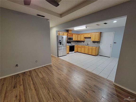 4th image of 922 N B St
