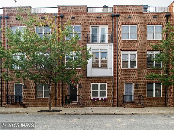 Welcome to 1432 Steuart Street in Locust Point!